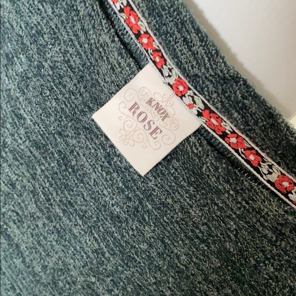 Knox Rose sweater - Picture 2 of 3